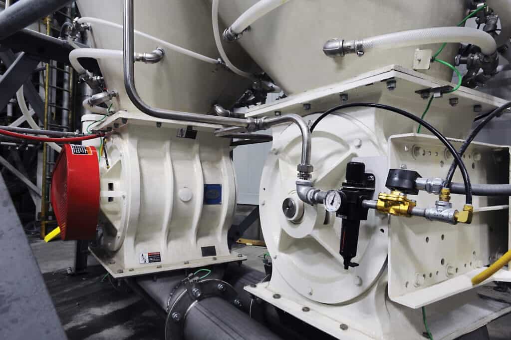 Universal Airlock for Pneumatic Conveying Systems