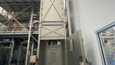 Dinnissen introduces its own stainless steel lift for pallets, IBCs, and FIBCs