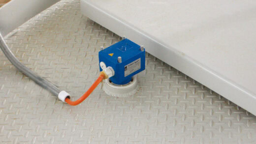 Level Indicators ILT Food: Certified Level Control for Powders and Granules in Food Processing