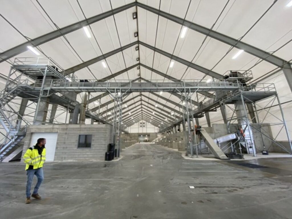 Telescoping Loading Spouts Reduce Dust Emissions in Fertilizer and Deicing Salt Stockpile Loading at EC Grow